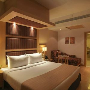 Junior Suite Club Lounge